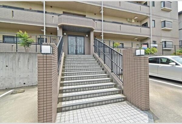 フォレスト・フィールド梅森台のエントランス
