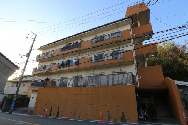 中西マンションの外観
