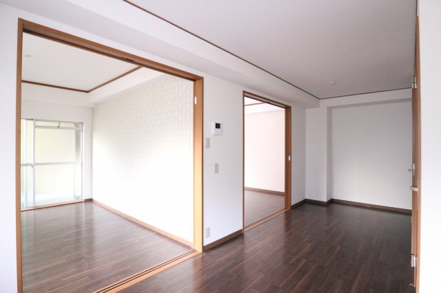 中西マンションの居間・リビング