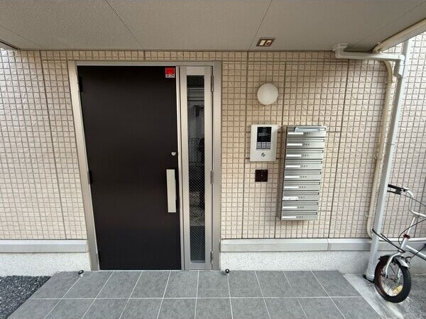 ラ ルーチェ一里山のエントランス
