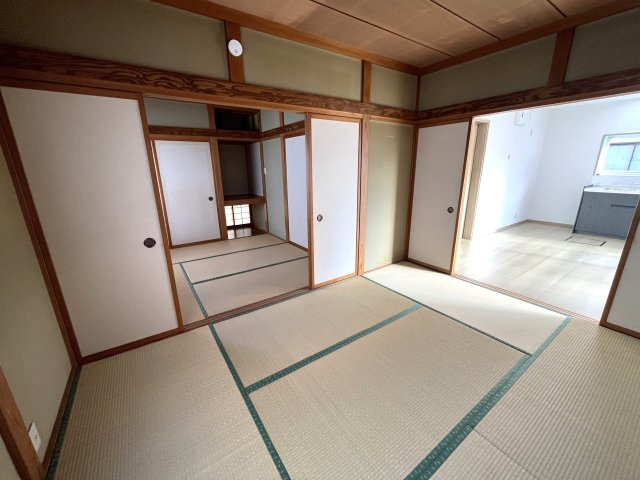 鶴岡市北茅原町　中古住宅の和室|続き間の和室です