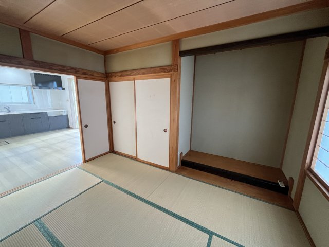 鶴岡市北茅原町　中古住宅の和室|ダイニングと繋がっています