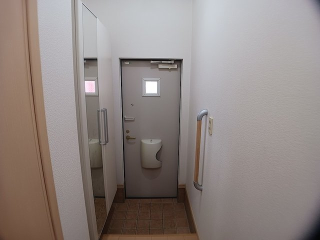 プリムローズＮの玄関|明るい玄関です