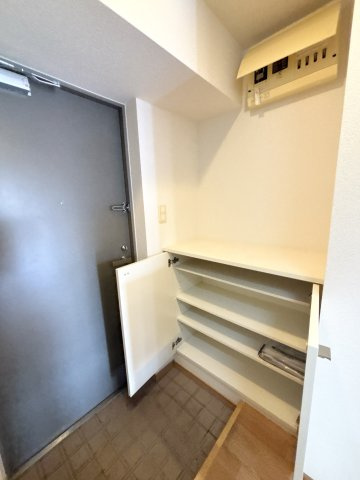 プレシオ常滑の玄関