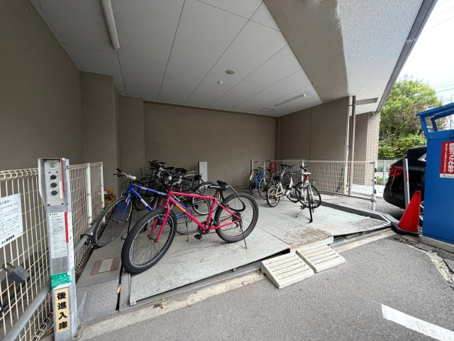 エンクレスト平尾の駐輪場