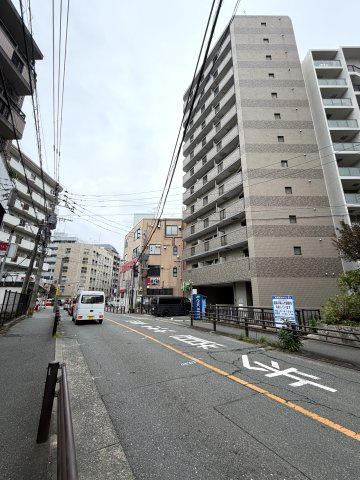 エンクレスト平尾の外観|前面道路