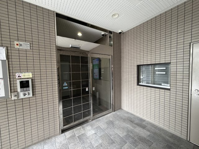 エンクレスト平尾のエントランス