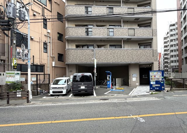 エンクレスト平尾の外観|敷地内コインパーキング