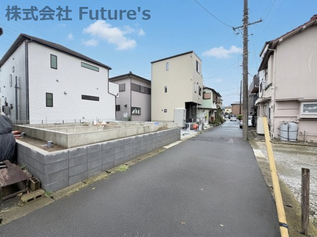 三郷市東町　新築戸建　全1棟の前面道路含む現地写真|前面道路含む現地写真です。