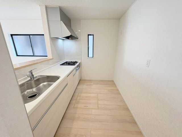 三郷市東町　新築戸建　全1棟のキッチン|同施工会社の参考写真になります。