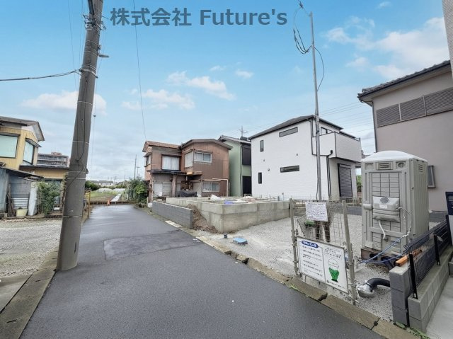 三郷市東町　新築戸建　全1棟の前面道路含む現地写真|前面道路含む現地写真です。