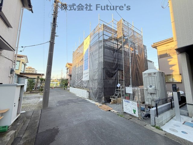 三郷市東町　新築戸建　全1棟の前面道路含む現地写真|前面道路含む現地写真です。