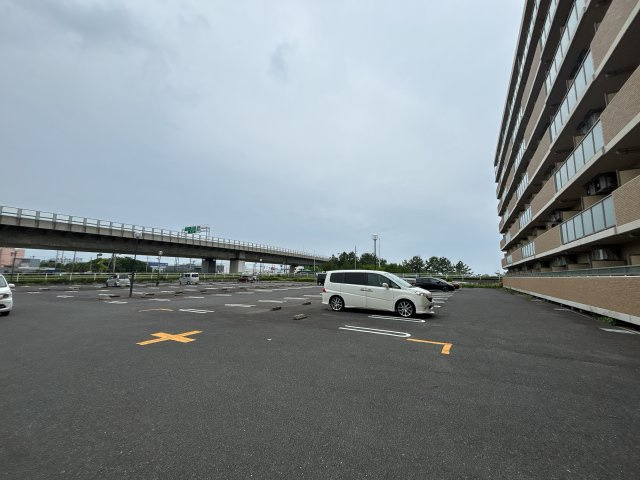 プレシオ常滑の駐車場