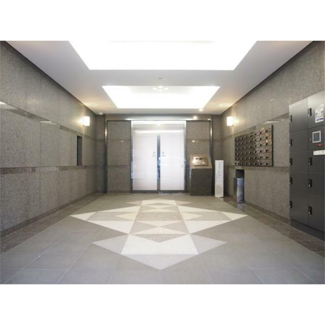 ルーブル両国弐番館のエントランス
