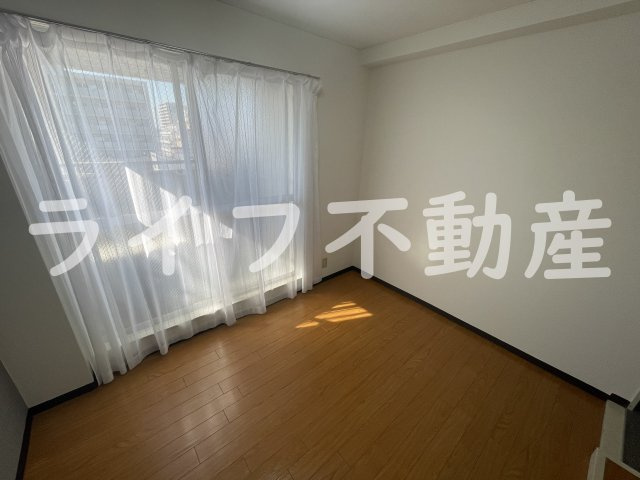 エアリーコート小阪の洋室