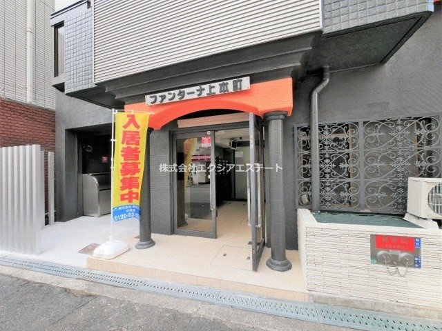 ファンターナ上本町のエントランス