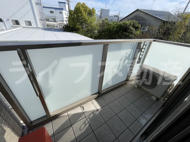 サンクレイン長瀬のバルコニー|外からの目が気にならないバルコニーで洗濯物が干せます