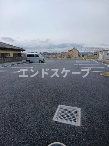 ルストパラディ　久留馬の駐車場|高崎、前橋のお部屋探しはエンドスケープまで！お客様の理想お聞かせ下さい♪