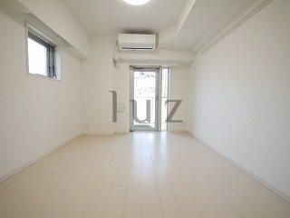 ベルシード阪東橋マキシヴの居間・リビング|きれいなフローリングのお部屋です！