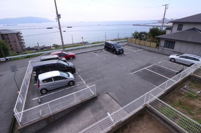 エステートピア狩口の駐車場