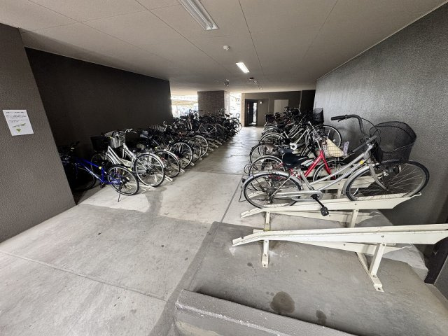サーパス高田の駐輪場