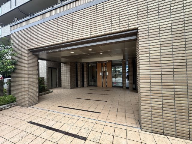 サーパス高田のエントランス