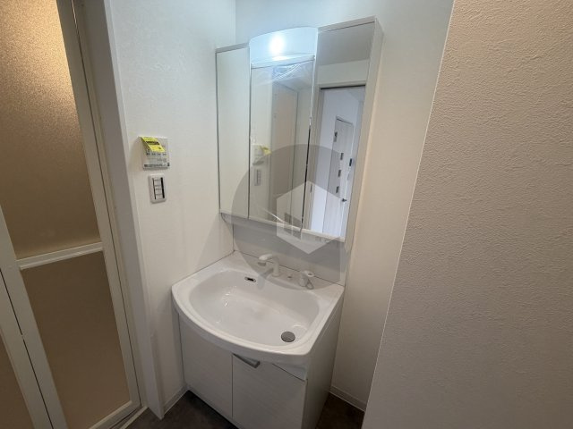 セレニティ小若江B棟の独立洗面台