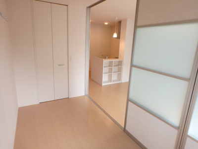 【洋室】 | Ｂｒａｍａ甲東 | 落ち着いた色調の洋室です