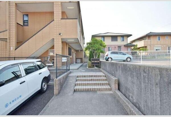 ボヌール岩崎台B棟のエントランス