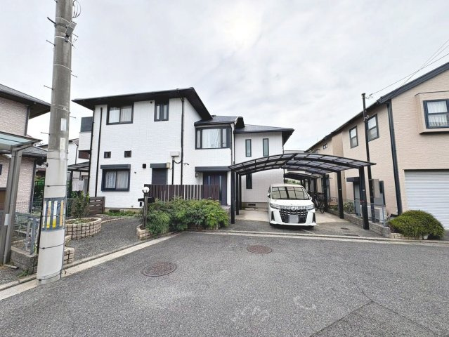 野尻町　中古一戸建の前面道路含む現地写真|ゆとりある玄関ですよ！シューズボックスも置けますね！散らかりがちな玄関も片付きますね！