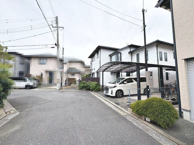 野尻町　中古一戸建の前面道路含む現地写真|ＬＤＫ約２３帖♪ゆとりあるリビングでゆっくりと家族だんらんを過ごせますね♪