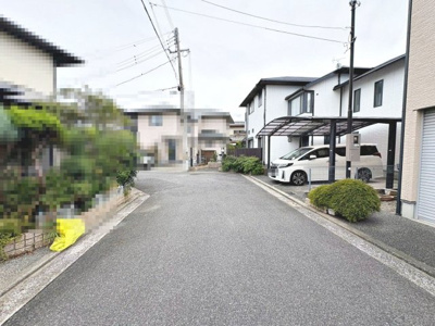 【前面道路含む現地写真】 | 野尻町　中古一戸建 | ママの憧れカウンターキッチンですので、家族と会話しながら楽しくお料理できますね♪