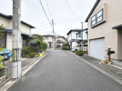 【前面道路含む現地写真】 | 野尻町　中古一戸建 | 浴室２か所ありますよ！２世帯住宅や家族の多いご家庭も安心ですね！来客用にも使えますね♪
