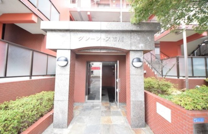 市川市国府台４丁目の賃貸マンションのエントランス