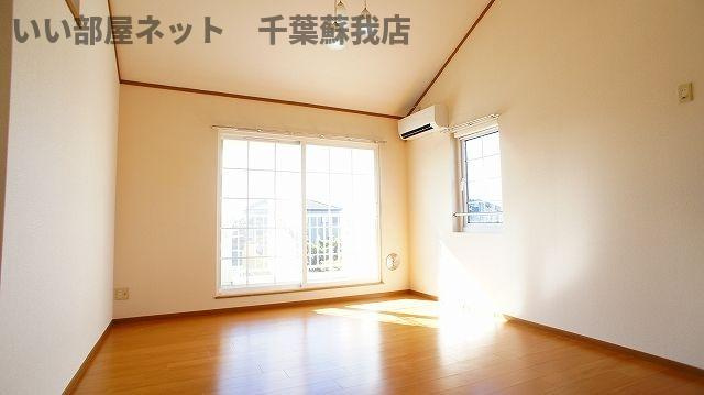オレンジハウスの居間・リビング|ゆったり過ごせるリビングです