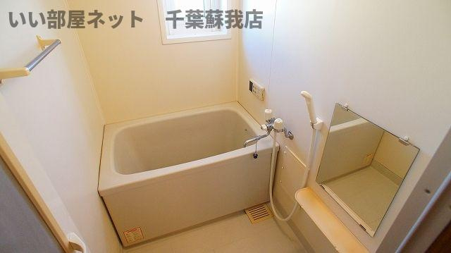 オレンジハウスの浴室|日々の疲れを癒すお風呂付です