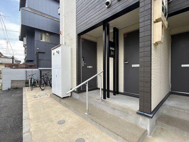 レオネクストプリンシパル中野の玄関