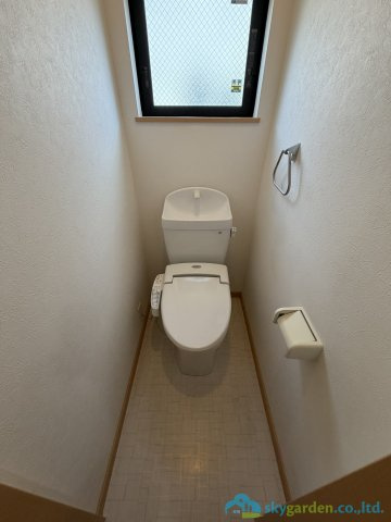 平塚市根坂間　中古戸建のトイレ