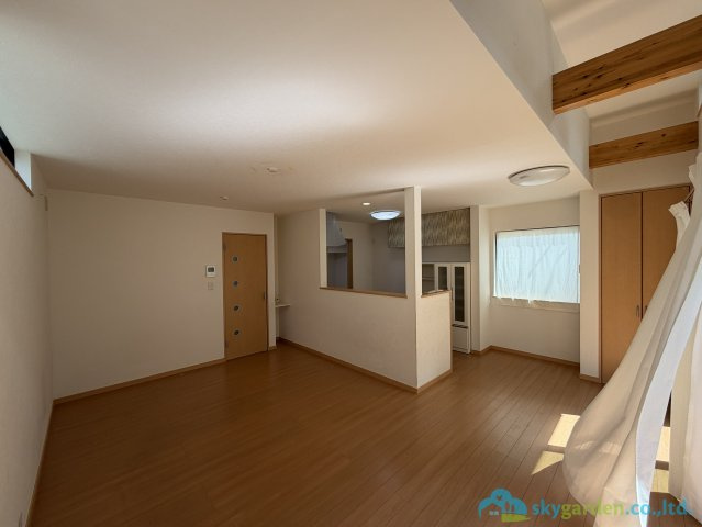 平塚市根坂間　中古戸建の居間・リビング