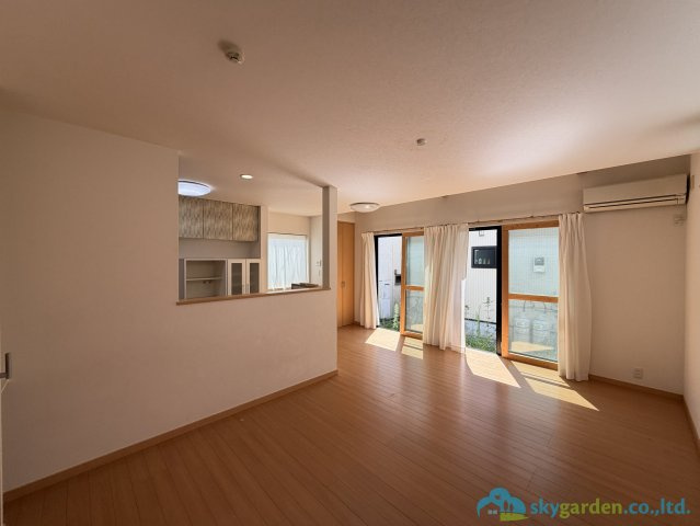 平塚市根坂間　中古戸建の居間・リビング