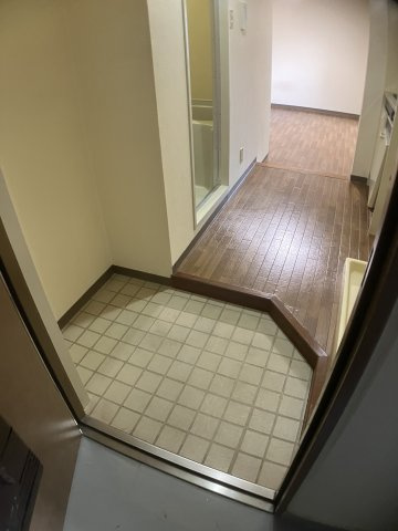 すみれマンションの玄関