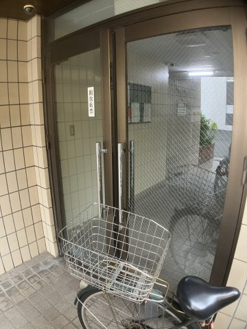 すみれマンションのエントランス