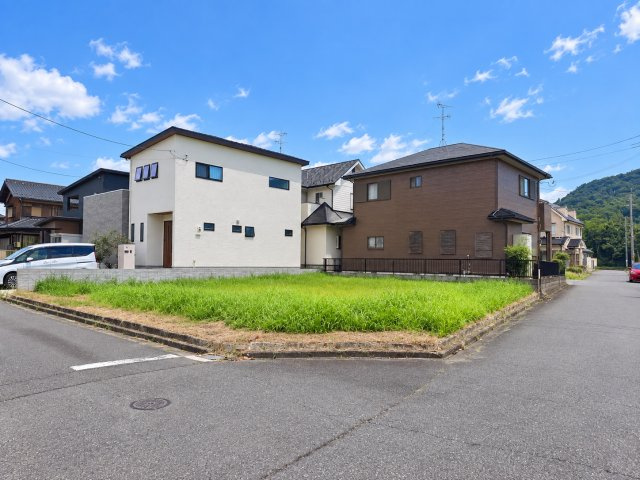 竜王町大字薬師の前面道路含む現地写真