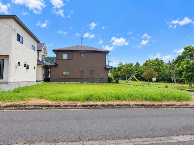 竜王町大字薬師の前面道路含む現地写真
