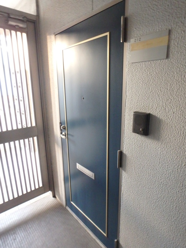 ヒルズ成城南　の玄関