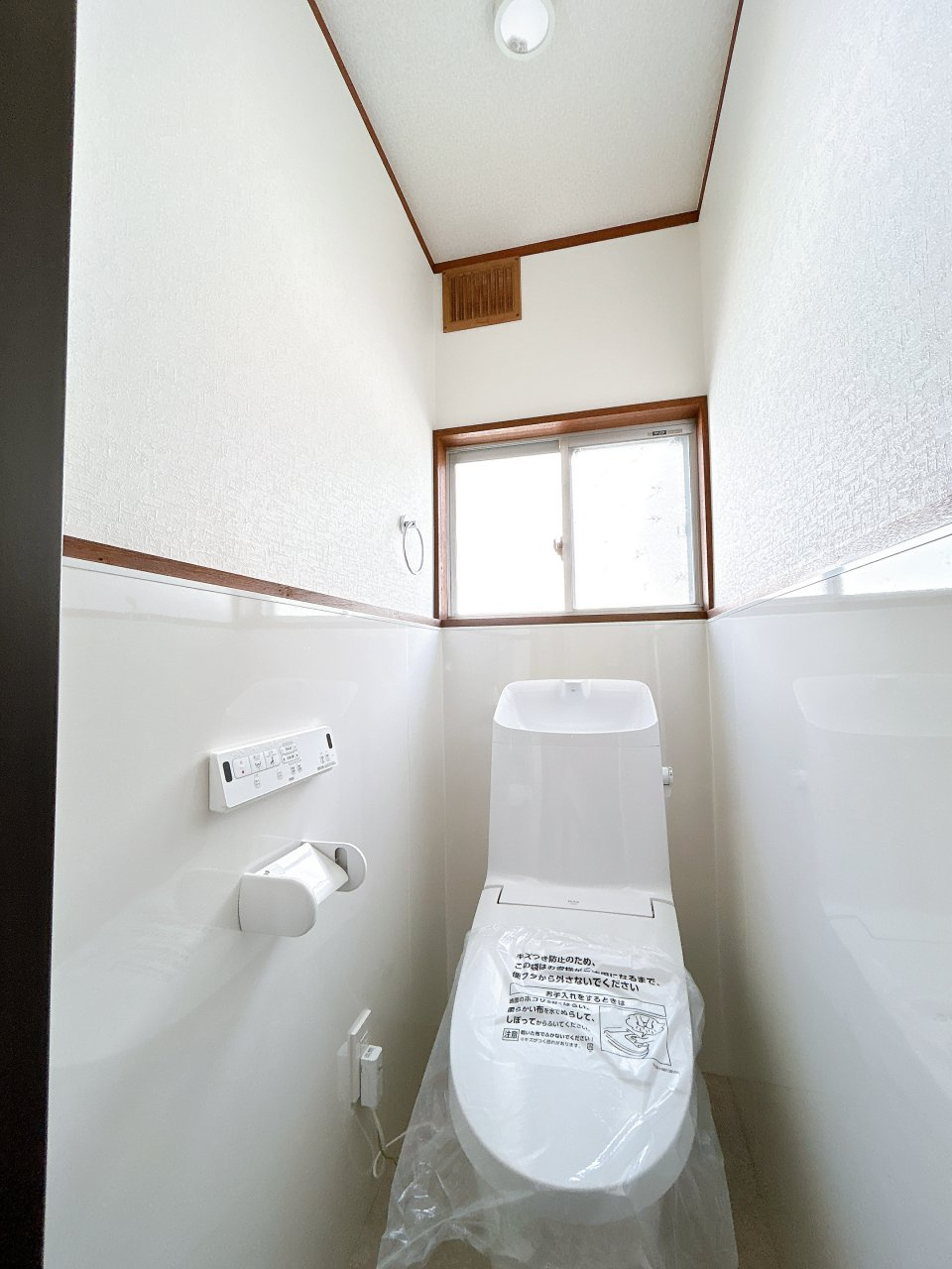 宇部市大字西岐波　戸建てのトイレ|リクシル製の新品交換済トイレです。