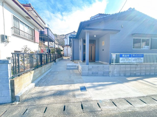 宇部市大字西岐波　戸建ての前面道路含む現地写真|駐車場です。