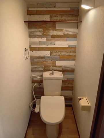 練馬区南大泉５丁目の賃貸マンションのトイレ|壁紙がおしゃれなトイレは温水洗浄便座です！