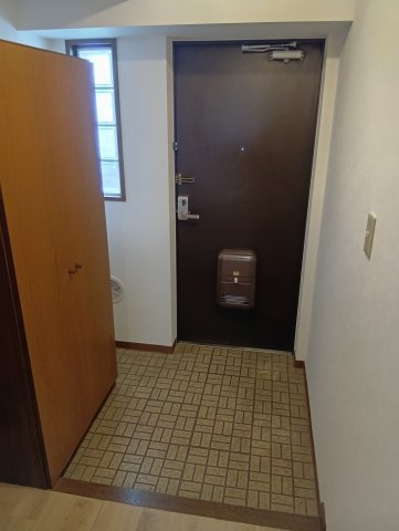練馬区南大泉５丁目の賃貸マンションの玄関|広めの玄関には大きな収納があります！