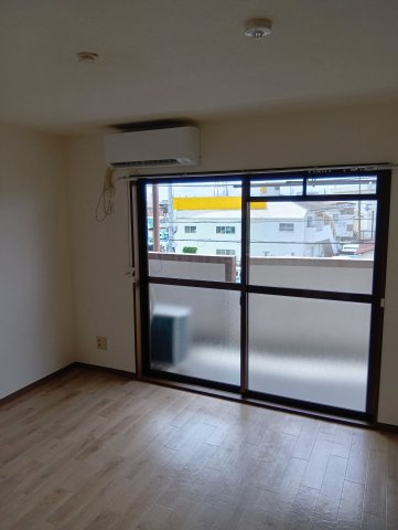 練馬区南大泉５丁目の賃貸マンションの居間・リビング|南向きのリビングは日当たり良好♪